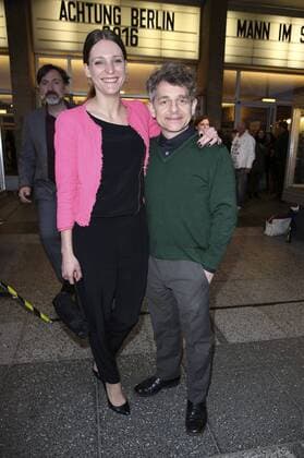 Volker Zack Michalowski mit Ehefrau bei der Eröffnung des Filmfestivals achtung berlin - new berlin film award mit dem Film Mann im Spagat: Pace, Cowboy, Pace im Kino International. Berlin, 13.04.2016 Foto:xS.xGabschx xFuturexImage