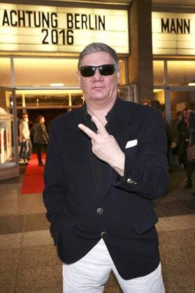 Claude-Oliver Rudolph bei der Eröffnung des Filmfestivals achtung berlin - new berlin film award mit dem Film Mann im Spagat: Pace, Cowboy, Pace im Kino International. Berlin, 13.04.2016 Foto:xS.xGabschx xFuturexImage