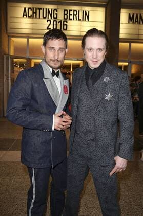 Clemens Schick und Timo Jacobs bei der Eröffnung des Filmfestivals achtung berlin - new berlin film award mit dem Film Mann im Spagat: Pace, Cowboy, Pace im Kino International. Berlin, 13.04.2016 Foto:xS.xGabschx xFuturexImage