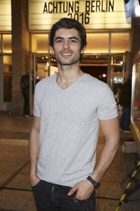Nik Xhelilaj bei der Eröffnung des Filmfestivals achtung berlin - new berlin film award mit dem Film Mann im Spagat: Pace, Cowboy, Pace im Kino International. Berlin, 13.04.2016 Foto:xS.xGabschx xFuturexImage