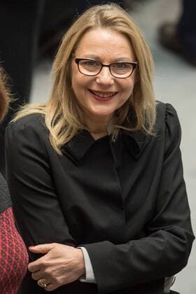 Berlin Landespolitik Abgeordnetenhaus Plenarsitzung 79. Plenarsitzung des Berliner Abgeordnetenhaus der laufenden Legislaturperiode am Donnerstag den 14. April 2016. Im Bild: Cornelia Yzer (CDU), Senatorin fuer Wirtschaft, Technologie und Forschung. Sie will nach der Abgeordnetenhauswahl im September 2016 nicht mehr als Senatorin arbeiten und will zurück in die Privatwirtschaft. 14.4.2016, Berlin