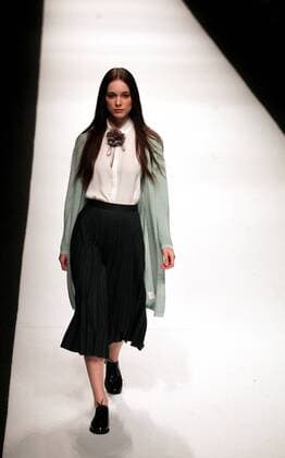 (160415) -- SHANGHAI, April 14, 2016 -- A model presents a creation by the brand Naivee during the Shanghai Fashion Week in Shanghai, east China, April 14, 2016. ) (ry) CHINA-SHANGHAI-FASHION WEEK (CN) ZhuangxYi 