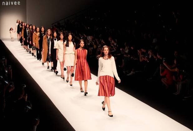 (160415) -- SHANGHAI, April 14, 2016 -- Models present creations by the brand Naivee during the Shanghai Fashion Week in Shanghai, east China, April 14, 2016. ) (ry) CHINA-SHANGHAI-FASHION WEEK (CN) ZhuangxYi 