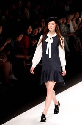 (160415) -- SHANGHAI, April 14, 2016 -- A model presents a creation by the brand Naivee during the Shanghai Fashion Week in Shanghai, east China, April 14, 2016. ) (ry) CHINA-SHANGHAI-FASHION WEEK (CN) ZhuangxYi 