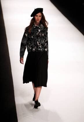 (160415) -- SHANGHAI, April 14, 2016 -- A model presents a creation by the brand Naivee during the Shanghai Fashion Week in Shanghai, east China, April 14, 2016. ) (ry) CHINA-SHANGHAI-FASHION WEEK (CN) ZhuangxYi 