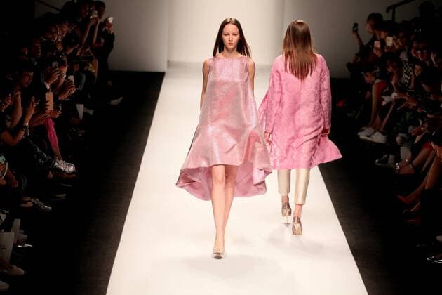 (160415) -- SHANGHAI, April 14, 2016 -- Models present creations by the brand Lacava during the Shanghai Fashion Week in Shanghai, east China, April 14, 2016. ) (ry) CHINA-SHANGHAI-FASHION WEEK (CN) ZhuangxYi 