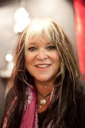 June 22, 2011 - Tunbridge Wells, Kent, UK - Guy Portelli, the Tonbridge-based international sculptor and star of Dragon s Den, has created a new sculpture of the American singer-songwriter Melanie Safka. Melanie made an inpromptu rendition of her 1970 s hit Brand New Key in the foyer of the Trinity Theatre in Tunbridge Wells ahead of her headlining at Glastonbury Festival on the 24th June 2011.  - ZUMAl94_
