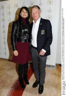 Stefan Reuter mit Begleitung Eagles Magazinpräsentation 2016 Charity Golfclub Hotel Vier Jahreszeiten München 17. April 2016