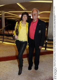 Franz Bulle Roth mit Freundin Eagles Magazinpräsentation 2016 Charity Golfclub Hotel Vier Jahreszeiten München 17. April 2016