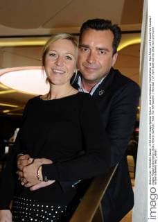 Andrea Mühlbauer (Nochehefrau von Maxi Arland) mit Freund Falk Raudies Eagles Magazinpräsentation 2016 Charity Golfclub Hotel Vier Jahreszeiten München 17. April 2016