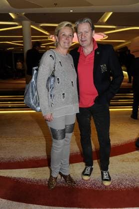 Johnny Logan mit Freundin Tanja Surmann Eagles Magazinpräsentation 2016 Charity Golfclub Hotel Vier Jahreszeiten München 17. April 2016