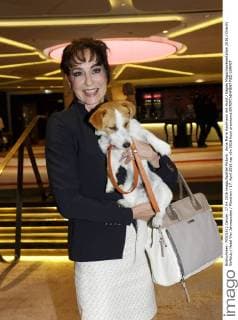 Anna Maria Kaufmann mit Hund Eagles Magazinpräsentation 2016 Charity Golfclub Hotel Vier Jahreszeiten München 17. April 2016