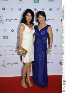 Nicola Tiggeler und Janina Hartwig 14. Felix Burda Award Verleihung, Ehrung, Auszeichnung Felix Burda Stiftung BMW-Welt München 17. April 2016