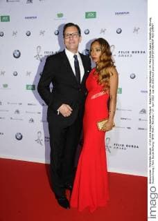 Robert Pölzer mit Begleitung 14. Felix Burda Award Verleihung, Ehrung, Auszeichnung Felix Burda Stiftung BMW-Welt München 17. April 2016