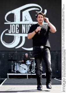 April 17, 2016 - Fort Lauderdale, Florida, United States - Singer Joe Nichols performs onstage during the 2016 Tortuga Music Festival - Day 3. Fort Lauderdale United States - ZUMAw109