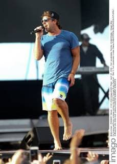 April 17, 2016 - Fort Lauderdale, Florida, United States - Singer Billy Currington performs onstage during the 2016 Tortuga Music Festival - Day 3. Fort Lauderdale United States - ZUMAw109