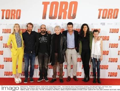 (l-R) Spanish actors Ingrid Garcia-Jonsson, Jose Manuel Poga, Luis Tosar, Jose Sacristan, Mario Casas, Nya de la Rubia and Claudia Vega pose for photographers during the presentation of their film Toro (Bull) in Madrid, Spain, 19 April 2016. The film, directed by Kike Maillo, opens in Spanish theatres on next 22 April. Spanish film Toro (Bull) photocall !ACHTUNG: NUR REDAKTIONELLE NUTZUNG!  20160419-635966737880644722