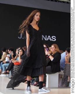 Peru: Fashion and Gift Week Inauguration Álvarez, Minister of Foreign Trade and Tourism, inaugurated the Peru Fashion and Gift Show 2016, launching of the textile sector brand. The event will last several days and includes a series of fashion shows and expositions from most renowned Peruvian designers.  CarlosxGarciaxGranthon