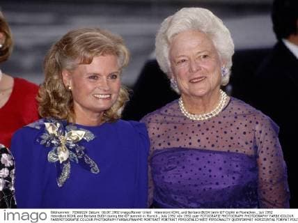 Hannelore KOHL und Barbara BUSH beim G7-Gipfel in Muenchen , Juli 1992 Hannelore KOHL and Barbara BUSH during the G7 summit in Munich , July 1992