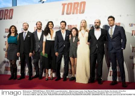 Alberto Lopez Lopez, Jose Manuel Poga, Nya de la Rubia, the director of the film Kike Maillo, Claudia Canal, Ingrid García Jonsson, Luis Tosar and Mario Casas attends to the premiere of the spanish film Toro at Kinepolis Cinemas in Madrid. April 20, 2016.  (20160420076)