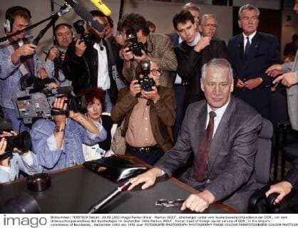 Markus WOLF , ehemaliger Leiter vom Auslandsnachrichtendienst der DDR , vor dem Untersuchungsausschuss des Bundestages im September 1992 Markus WOLF , former head of foreign secret service of GDR , in the enquiry commission of Bundestag , September 1992