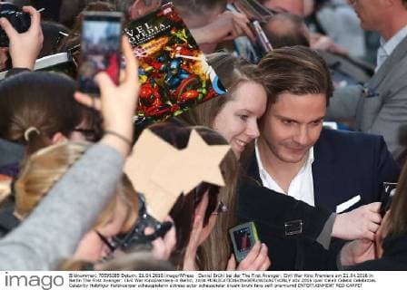 Daniel Brühl bei der The First Avenger: Civil War Kino Premiere am 21.04.2016 in Berlin The First Avenger: Civil War Kinopremiere in Berlin, 2016 