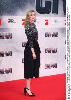 Emily VanCamp bei der The First Avenger: Civil War Kino Premiere am 21.04.2016 in Berlin The First Avenger: Civil War Kinopremiere in Berlin, 2016 