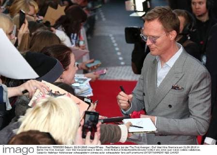Paul Bettany bei der The First Avenger: Civil War Kino Premiere am 21.04.2016 in Berlin The First Avenger: Civil War Kinopremiere in Berlin, 2016 
