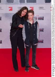 Nina Kronjaeger mit Sohn Lenon - Deutschlandpremiere von Civil War - The First Avenger in Berlin am 21.04.2016. Deutschlandpremiere Civil War - The First Avenger