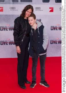 Nina Kronjaeger mit Sohn Lenon - Deutschlandpremiere von Civil War - The First Avenger in Berlin am 21.04.2016. Deutschlandpremiere Civil War - The First Avenger