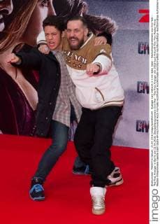 Buerger Lars Dietrich (r.) mit Sohn Sean - Deutschlandpremiere von Civil War - The First Avenger in Berlin am 21.04.2016. Deutschlandpremiere Civil War - The First Avenger