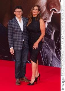 Regisseur Anthony Russo mit Ehefrau Ann - Deutschlandpremiere von Civil War - The First Avenger in Berlin am 21.04.2016. Deutschlandpremiere Civil War - The First Avenger