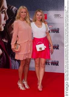 Jenny Elvers und Anne-Sophie Briest - Deutschlandpremiere von Civil War - The First Avenger in Berlin am 21.04.2016. Deutschlandpremiere Civil War - The First Avenger