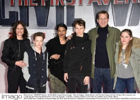 Nina Kronjäger, Jackie Brown und Thomas Heinze mit den Kindern Sam, Lennon und Lucille bei der Premiere des Kinofilms The First Avenger: Civil War Captain America: Civil War im CineStar Sony Center. Berlin, 21.04.2016 Foto:xFredericx xFuturexImage