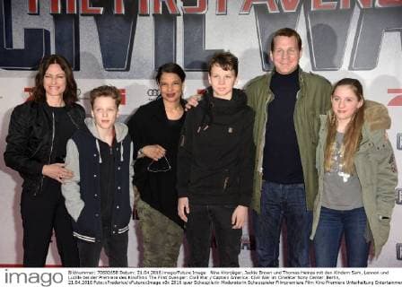 Nina Kronjäger, Jackie Brown und Thomas Heinze mit den Kindern Sam, Lennon und Lucille bei der Premiere des Kinofilms The First Avenger: Civil War Captain America: Civil War im CineStar Sony Center. Berlin, 21.04.2016 Foto:xFredericx xFuturexImage
