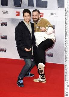 Bürger Lars Dietrich mit Sohn Sean bei der Premiere des Kinofilms The First Avenger: Civil War Captain America: Civil War im CineStar Sony Center. Berlin, 21.04.2016 Foto:xFredericx xFuturexImage