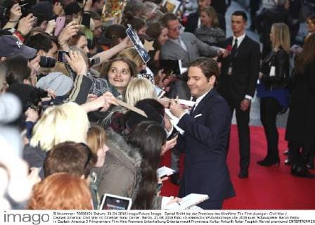 Daniel Brühl bei der Premiere des Kinofilms The First Avenger: Civil War Captain America: Civil War im CineStar Sony Center. Berlin, 21.04.2016 Foto:xS.xGabschx xFuturexImage