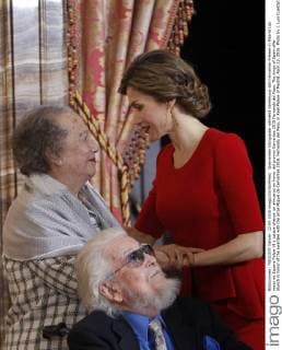 Spanisches Königspaar während Verleihung des Cervantes Preises in Madrid Los reyes de Espana Felipe VI y Letizia ofrecen un almuerzo en honor del premio Cervantes 2015 Fernando del Paso. The kings of Spain offer alunch in honor of the awarded with the prize Miguel de Cervantes 2015, Fernando del Paso, in Real Palace of Madrid, April 22, 2016. Photo by J. Luis Cuesta 261 Cordon Press. Fernando del Paso con su esposa. Cordon Press  J.xLuisxCuesta