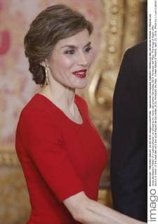 Spanisches Königspaar während Verleihung des Cervantes Preises in Madrid Los reyes de Espana Felipe VI y Letizia ofrecen un almuerzo en honor del premio Cervantes 2015 Fernando del Paso. The kings of Spain offer alunch in honor of the awarded with the prize Miguel de Cervantes 2015, Fernando del Paso, in Real Palace of Madrid, April 22, 2016. Photo by J. Luis Cuesta 261 Cordon Press. Cordon Press  J.xLuisxCuesta