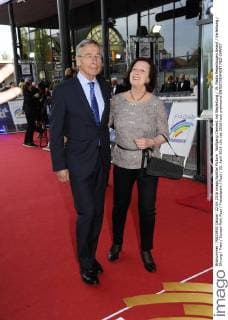 Wolfgang Clement mit Begleitung 19. Radio Regenbogen Award Verleihung Ehrung Preis Europa-Park Rust Freizeitpark Rust 22. April 2016