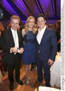 Günther Oettinger und Inge Steiner mit Ehemann Matthias Steiner bei der Aftershow Party des Radio Regenbogen Award 2016 im Europa-Park Confertainment Center. Rust, 22.04.2016 Foto:xS.xGabschx xFuturexImage