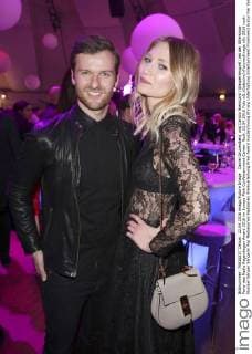 Daniel Grunenberg und Carolin Niemczyk (Glasperlenspiel) bei der Aftershow Party des Radio Regenbogen Award 2016 im Europa-Park Confertainment Center. Rust, 22.04.2016 Foto:xS.xGabschx xFuturexImage