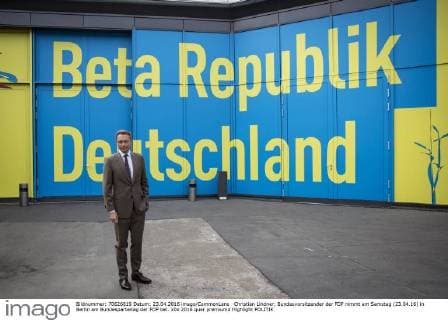 Christian Lindner, Bundesvorsitzender der FDP nimmt am Samstag (23.04.16) in Berlin am Bundesparteitag der FDP teil.