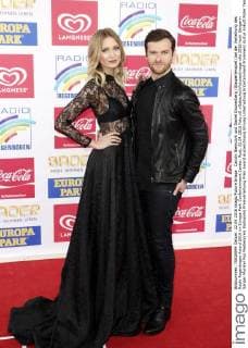 Carolin Niemczyk und Daniel Grunenberg (Glasperlenspiel) bei der Verleihung des Radio Regenbogen Award 2016 im Europa-Park Confertainment Center. Rust, 22.04.2016 Foto:xS.xGabschx xFuturexImage
