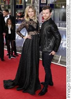 Carolin Niemczyk und Daniel Grunenberg (Glasperlenspiel) bei der Verleihung des Radio Regenbogen Award 2016 im Europa-Park Confertainment Center. Rust, 22.04.2016 Foto:xS.xGabschx xFuturexImage