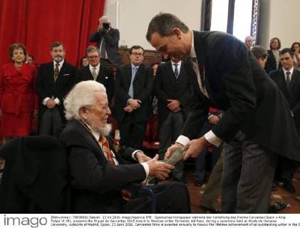 Spanisches Königspaar während der Verleihung des Premio Cervantes Spain s King Felipe VI (R), presents the Miguel de Cervantes 2015 Award to Mexican writer Fernando del Paso, during a ceremony held at Alcala de Henares University, outskirts of Madrid, Spain, 23 April 2016. Cervantes Prize is awarded annually to honour the lifetime achievement of an outstanding writer in the Spanish language. POOL SPANISH ROYAL COUPLE CHAIRS CERVANTES 2015 AWARD CEREMONY !ACHTUNG: NUR REDAKTIONELLE NUTZUNG!  GRA050 20160423-635970159591923173