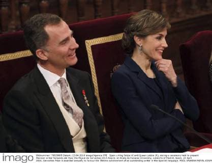 Spain s King Felipe VI and Queen Letizia (R), during a ceremony held to present Mexican writer Fernando del Paso the Miguel de Cervantes 2015 Award, at Alcala de Henares University, outskirts of Madrid, Spain, 23 April 2016. Cervantes Prize is awarded annually to honour the lifetime achievement of an outstanding writer in the Spanish language. POOL SPANISH ROYAL COUPLE CHAIRS CERVANTES 2015 AWARD CEREMONY !ACHTUNG: NUR REDAKTIONELLE NUTZUNG!  GRA050 20160423-635970192364270454