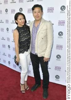 Edelyn Okano und Timo Chen bei der Eröffnung des 32. Los Angeles Asian Pacific Film Festivals mit der Premiere von The Tiger Hunter im Aratani Theatre im Japanese American Cultural & Community Center. Los Angeles, 21.04.2016 Foto:xD.xStarbuckx xFuturexImage