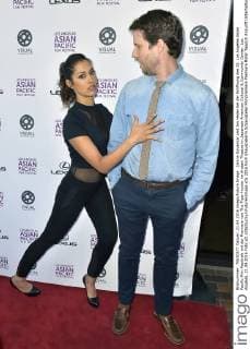 Janina Gavankar und Jon Heder bei der Eröffnung des 32. Los Angeles Asian Pacific Film Festivals mit der Premiere von The Tiger Hunter im Aratani Theatre im Japanese American Cultural & Community Center. Los Angeles, 21.04.2016 Foto:xD.xStarbuckx xFuturexImage