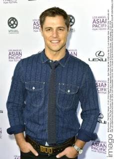 Sam Page bei der Eröffnung des 32. Los Angeles Asian Pacific Film Festivals mit der Premiere von The Tiger Hunter im Aratani Theatre im Japanese American Cultural & Community Center. Los Angeles, 21.04.2016 Foto:xD.xStarbuckx xFuturexImage